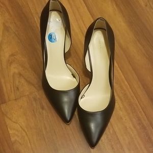 Marc Fisher Black Pumps w/gold trim